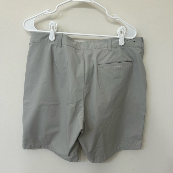 Men's JCrew 9" seam light gray shorts NWOT - Picture 3 of 3